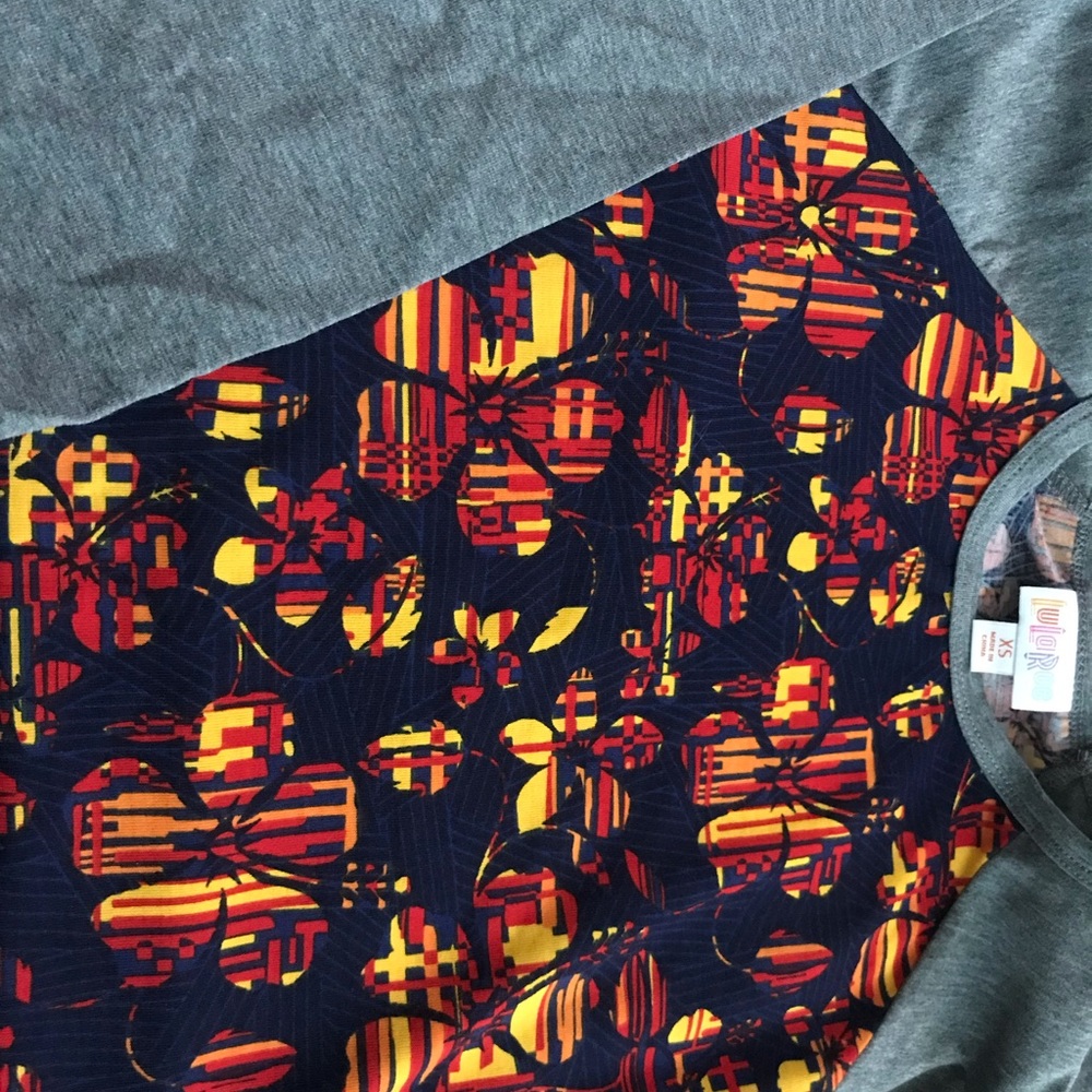 Lularoe Xs Randy Gray sleeves floral NWT